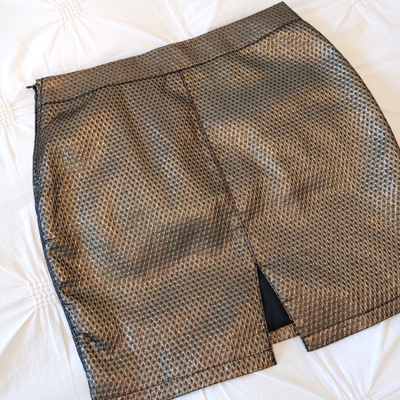 Max studio metallic bronze textured mini skirt. Size 8 - Picture 11 of 11